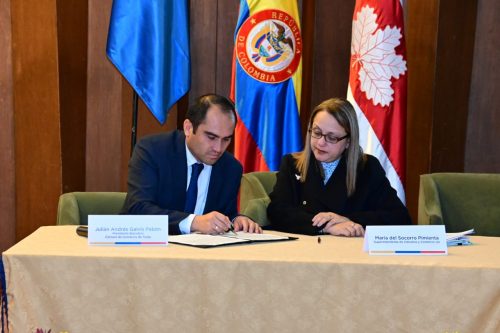Se firmó convenio para funcionamiento del Centro de Apoyo a la Tecnología e Innovación