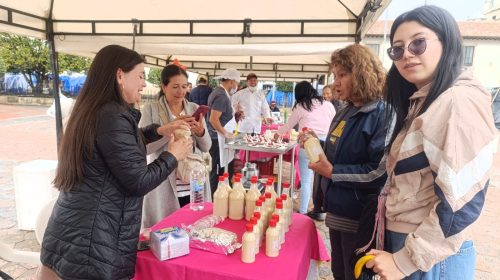 Emprendedores de Chiquinquirá y San Miguel de Sema ofrecieron sus productos en esta feria láctea