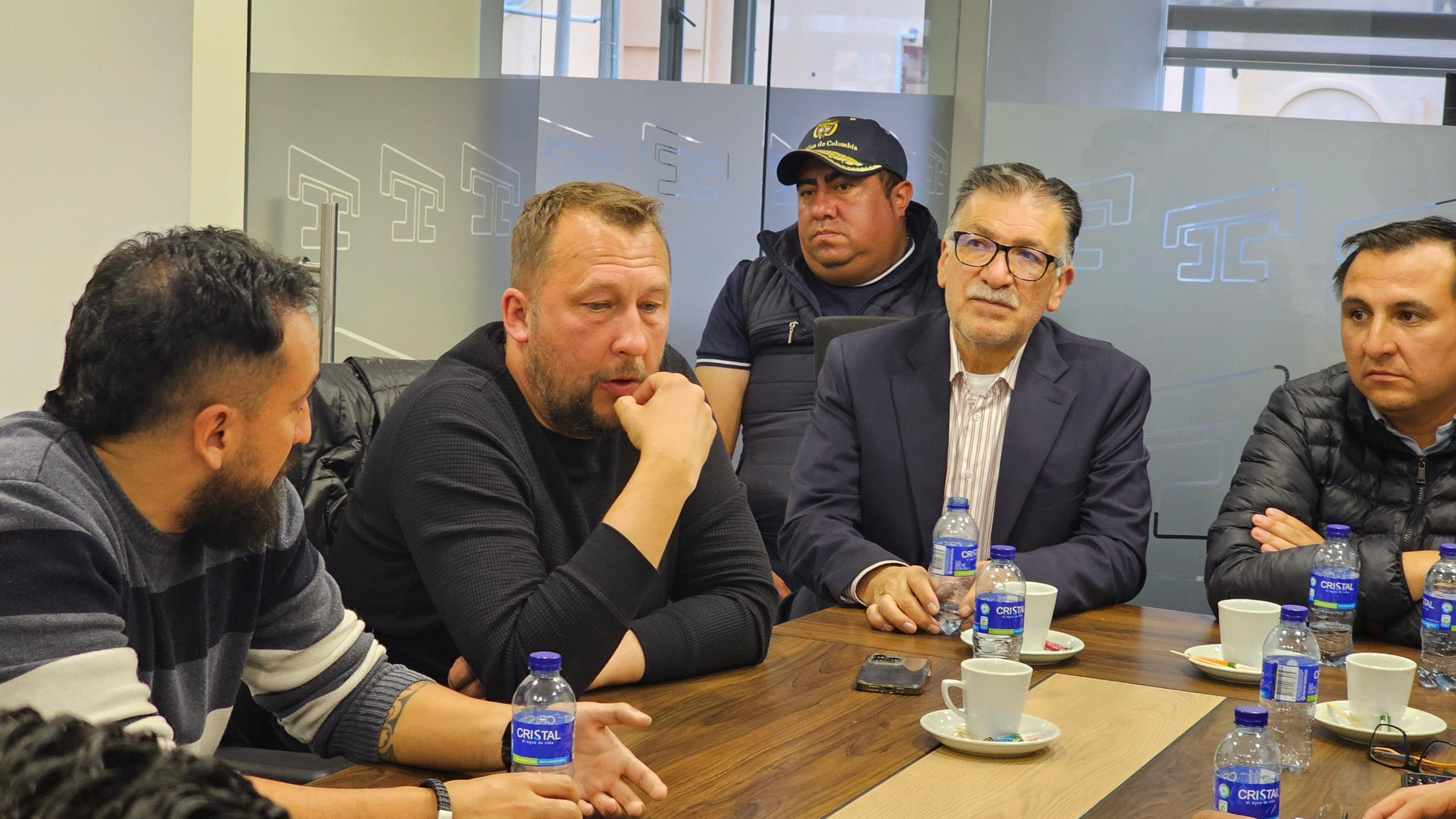 Los comerciantes del centro histórico de Tunja, representados por varios miembros del gremio, expresaron su preocupación sobre el impacto económico que tendría la implementación del decreto. Los comerciantes del centro histórico de Tunja, representados por varios miembros del gremio, expresaron su preocupación sobre el impacto económico que tendría la implementación del decreto.