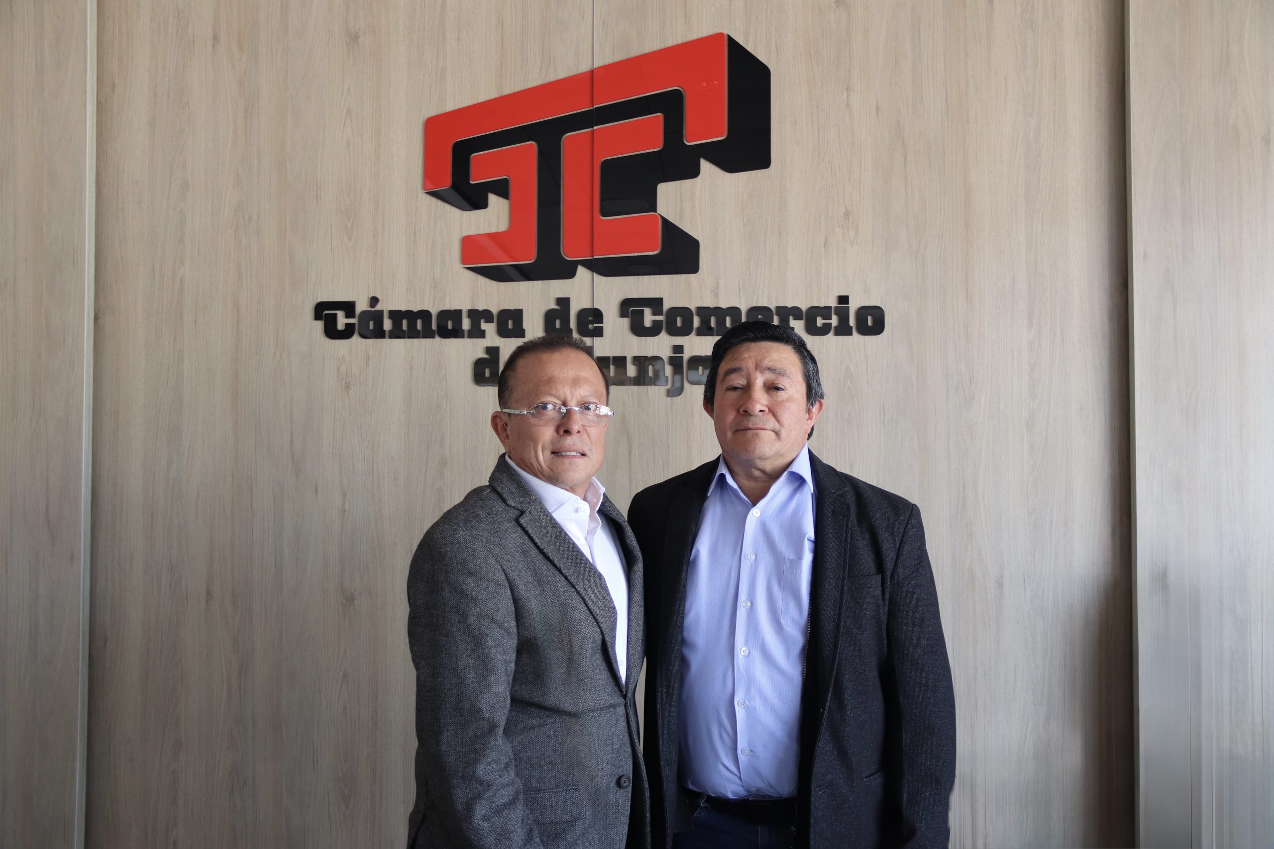 En la foto, de izquierda a derecha: Euclides Rivera Murillo, presidente de la junta directiva. Melquisedec Galindo Tovar, vicepresidente de la junta directiva.