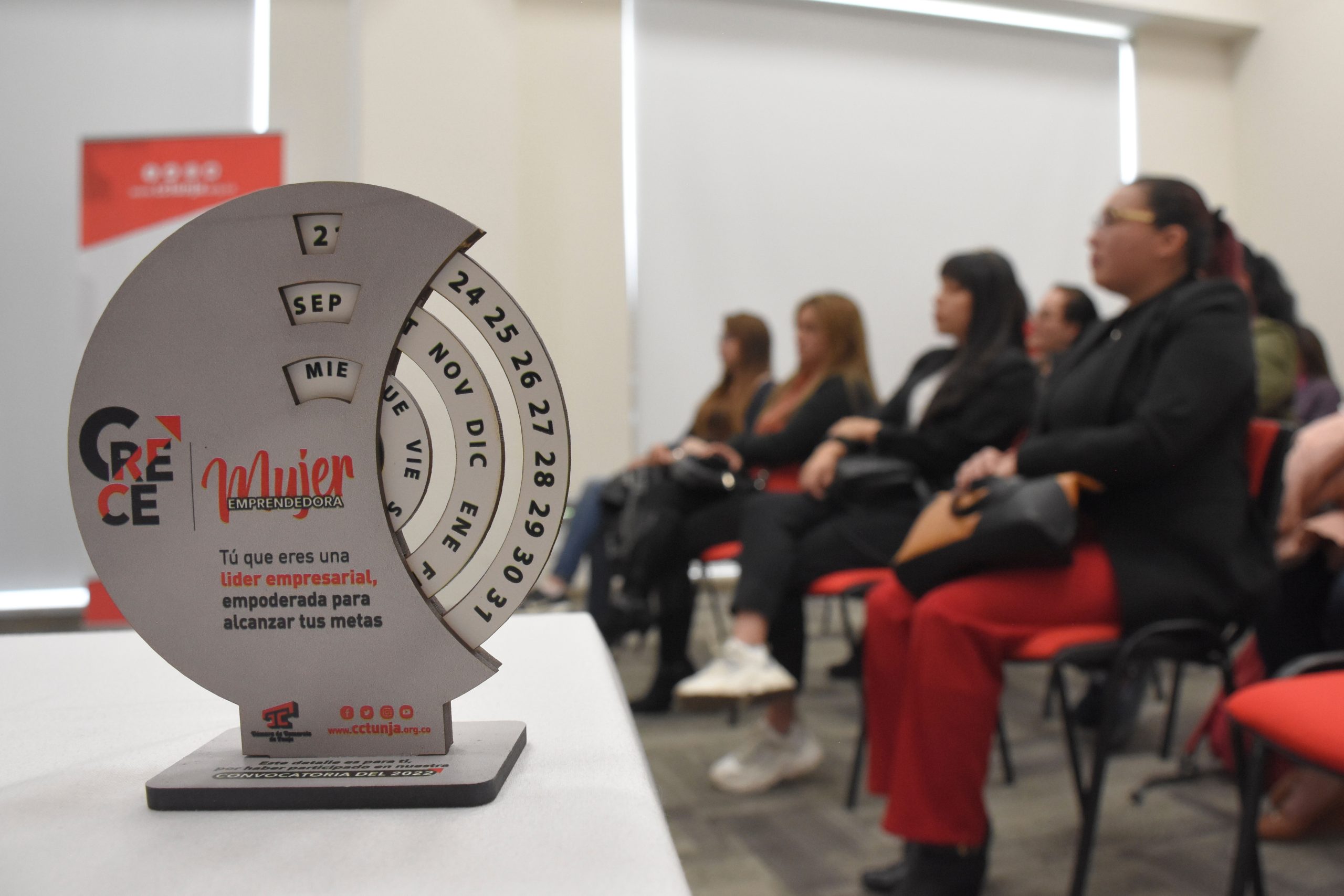 En los últimos años, el programa Crece Mujer Emprendedora, se ha destacado como una de las apuestas más importantes de la CCT para promover el emprendimiento femenino, impulsar la formalización y contribuir al crecimiento económico del territorio