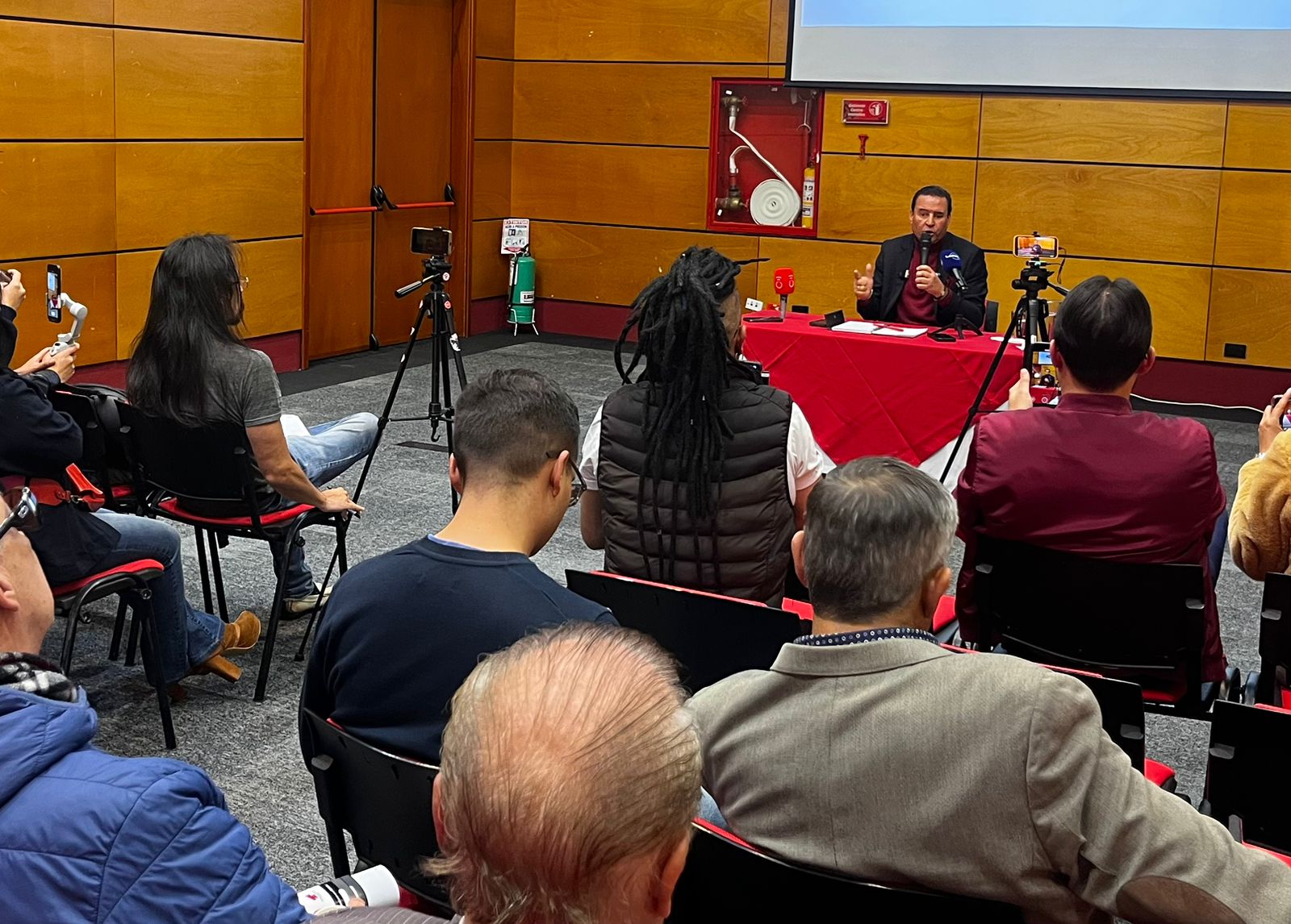 se presentó un balance de decisiones recientes adoptadas por la Junta Directiva, así como avances en temas administrativos, jurídicos y de infraestructura que impactan a la entidad y al sector empresarial de la región.