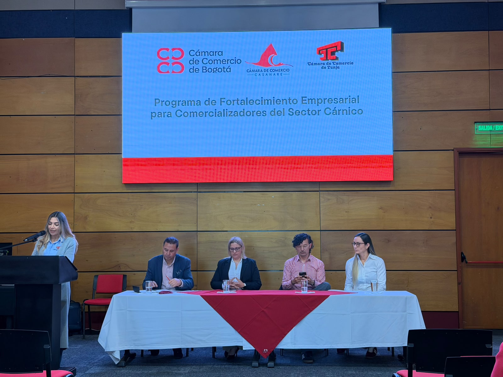 El encuentro contó con la participación de directivos y representantes de las tres cámaras de comercio aliadas, quienes mostraron su interés en continuar generando espacios de fortalecimiento y acompañamiento para los sectores productivos de la región. 