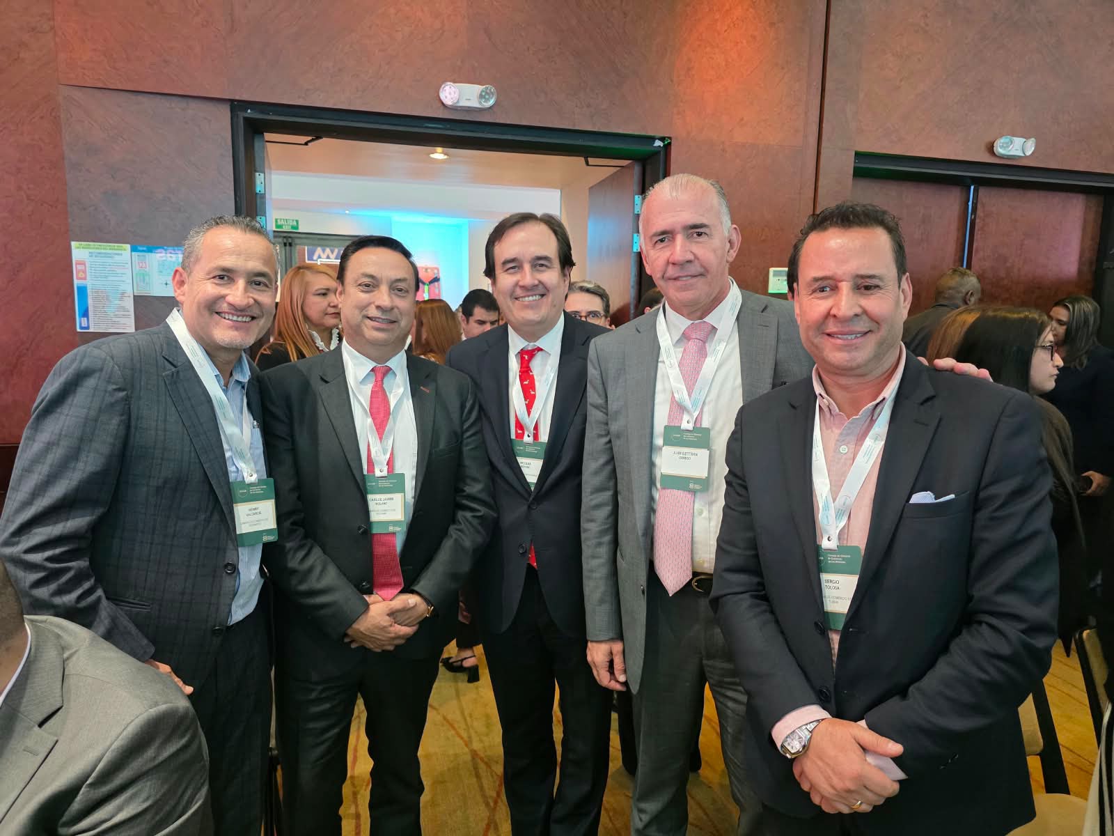 El CCCAM articula a las Cámaras de Comercio de las Américas para convertir la cooperación, el conocimiento y las capacidades colectivas en proyectos que fortalezcan la competitividad empresarial y el desarrollo de los territorios.